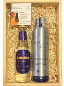 Box Gin Tonic Premium: Gin Aconcagua Handcrafted + Annika Dry Tonic en Bandeja de Madera