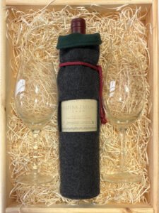 Box Luxury: Catena Zapata Estiba Reservada + 2 Copas de Vino en Bandeja de Madera Premium