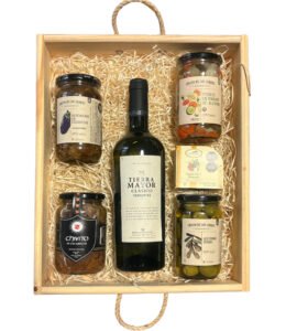 Box Gourmet Especial: Vino Tierra Mayor Torrontés + Selección Premium de Conservas